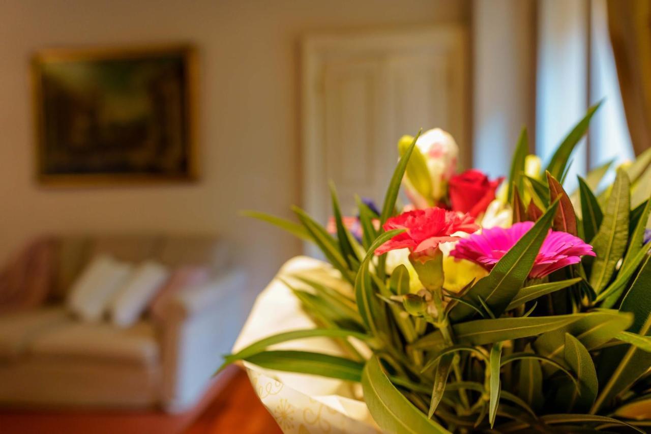 Suite Aldrovandi, With Private Garden 볼로냐 외부 사진