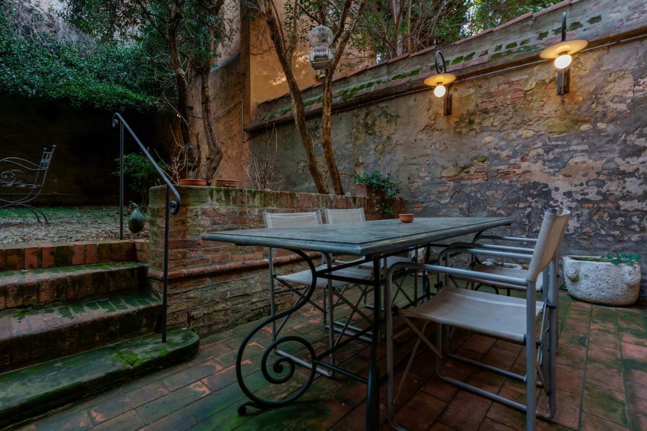 Suite Aldrovandi, With Private Garden 볼로냐 외부 사진