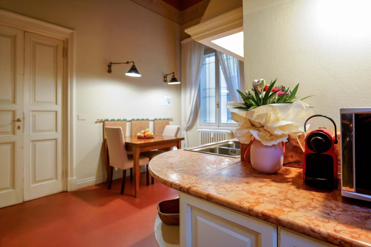 Suite Aldrovandi, With Private Garden 볼로냐 외부 사진