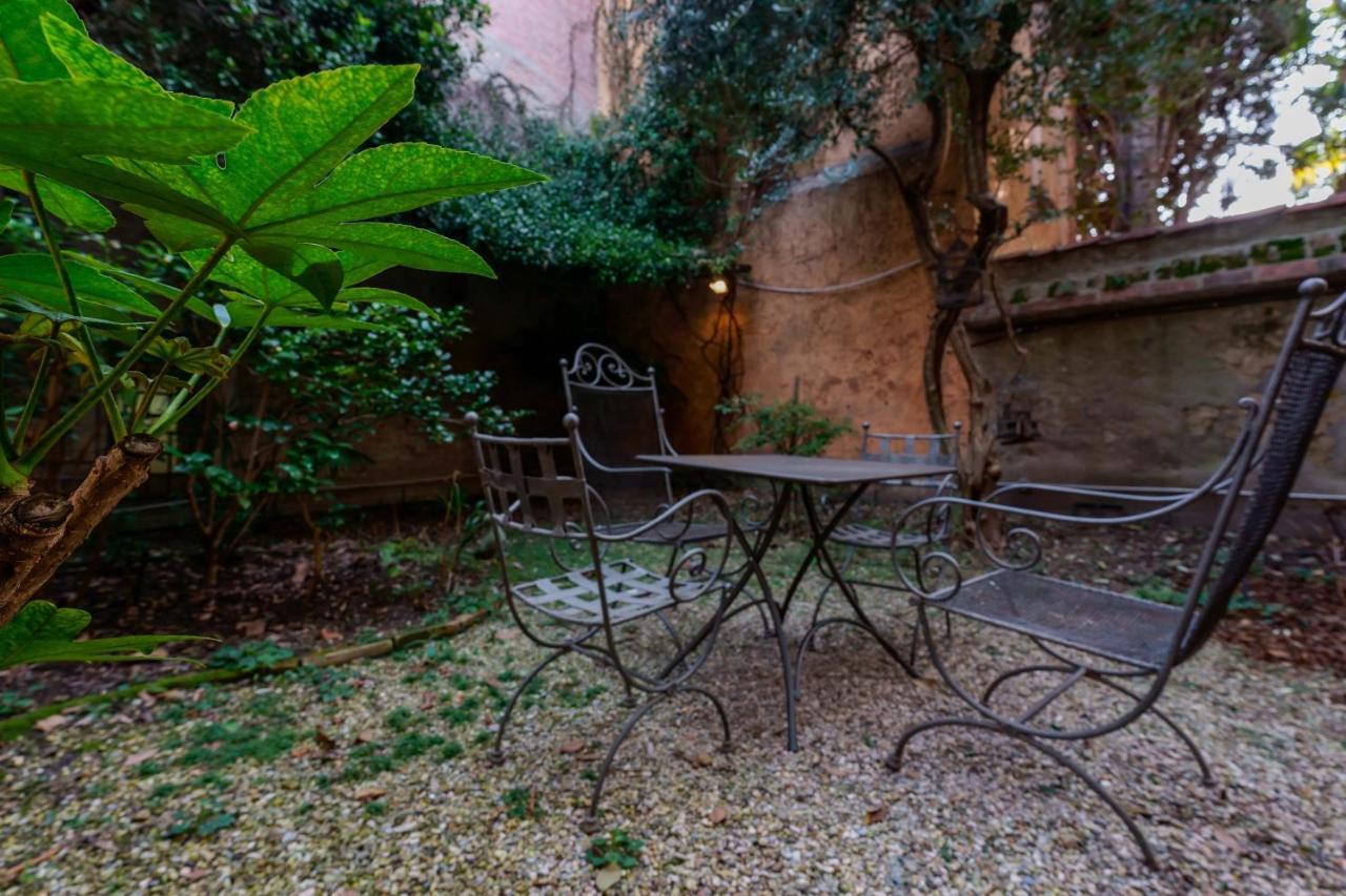 Suite Aldrovandi, With Private Garden 볼로냐 외부 사진