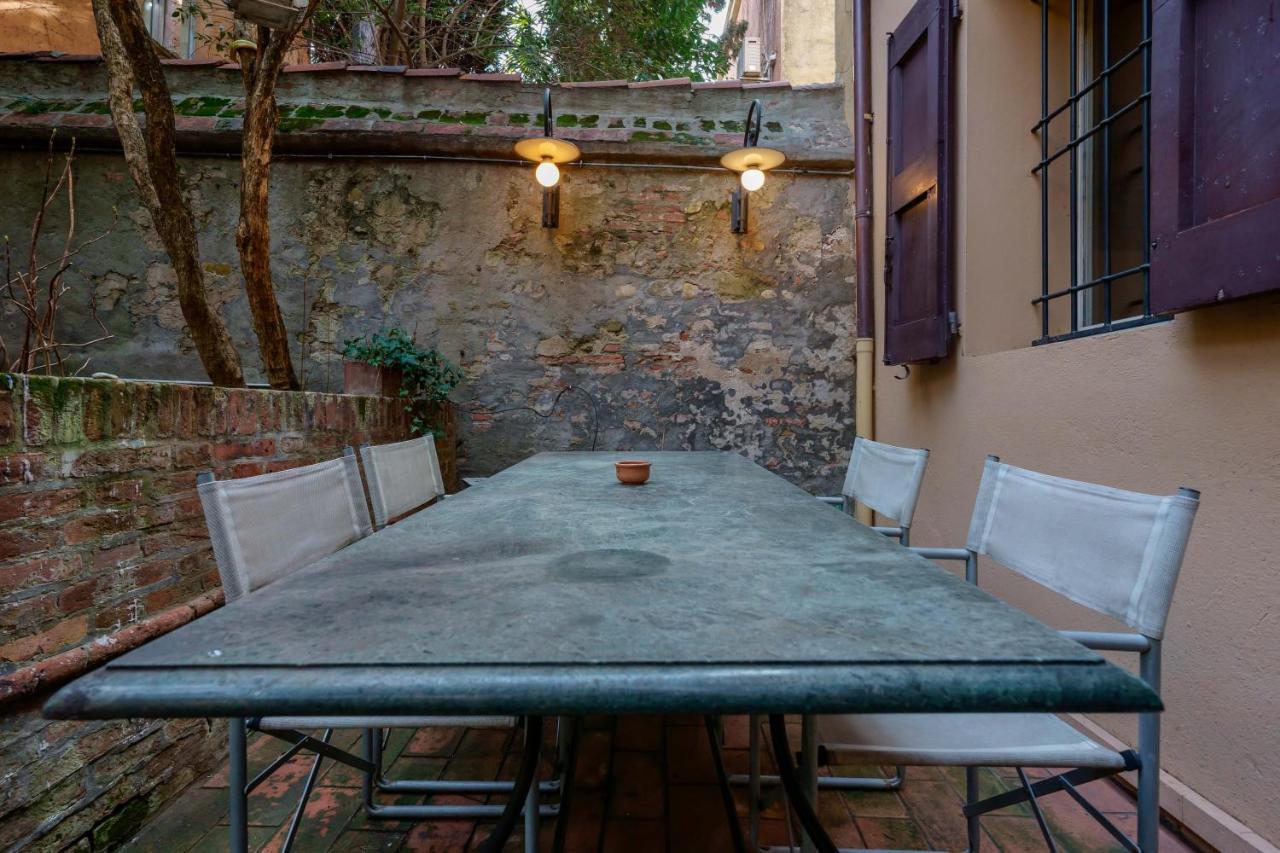Suite Aldrovandi, With Private Garden 볼로냐 외부 사진