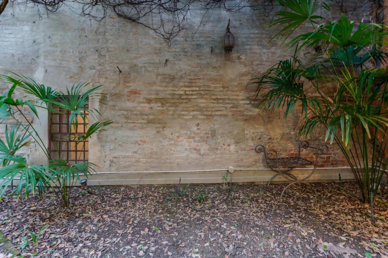 Suite Aldrovandi, With Private Garden 볼로냐 외부 사진